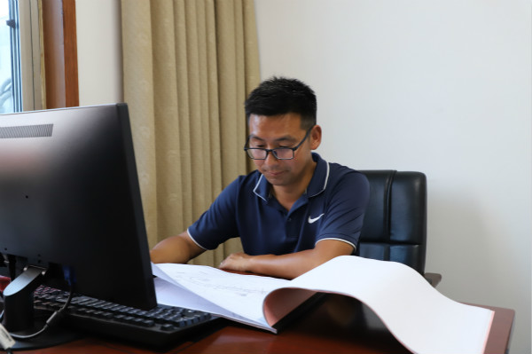 堅守一線 無悔奉獻(xiàn)