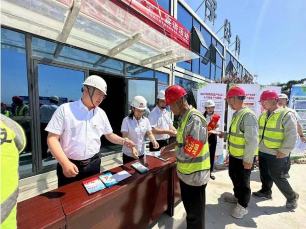 陜煤建設(shè)綠宇公司：這場“安全咨詢?nèi)铡被顒痈韶浭?></div>
                                <div   id=