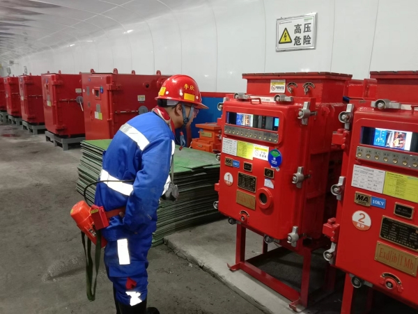 陜煤建設(shè)機電安裝公司:國慶我在崗 項目生產(chǎn)“不打烊”!