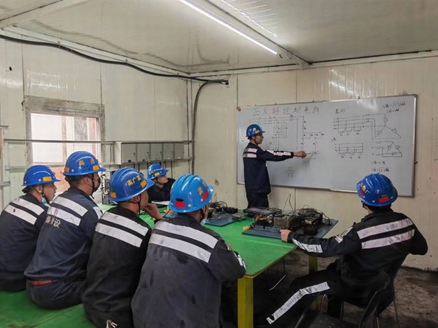 陜煤建設(shè)洗選煤運(yùn)營公司紅柳林洗煤廠項目部:鑄就安全“銅錢鐵壁” 共繪國慶盛典“紅”圖