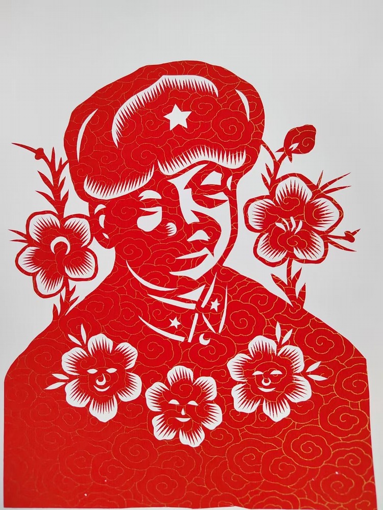 陜煤建設(shè)銅煤公司:剪紙學(xué)雷鋒 志愿我先行